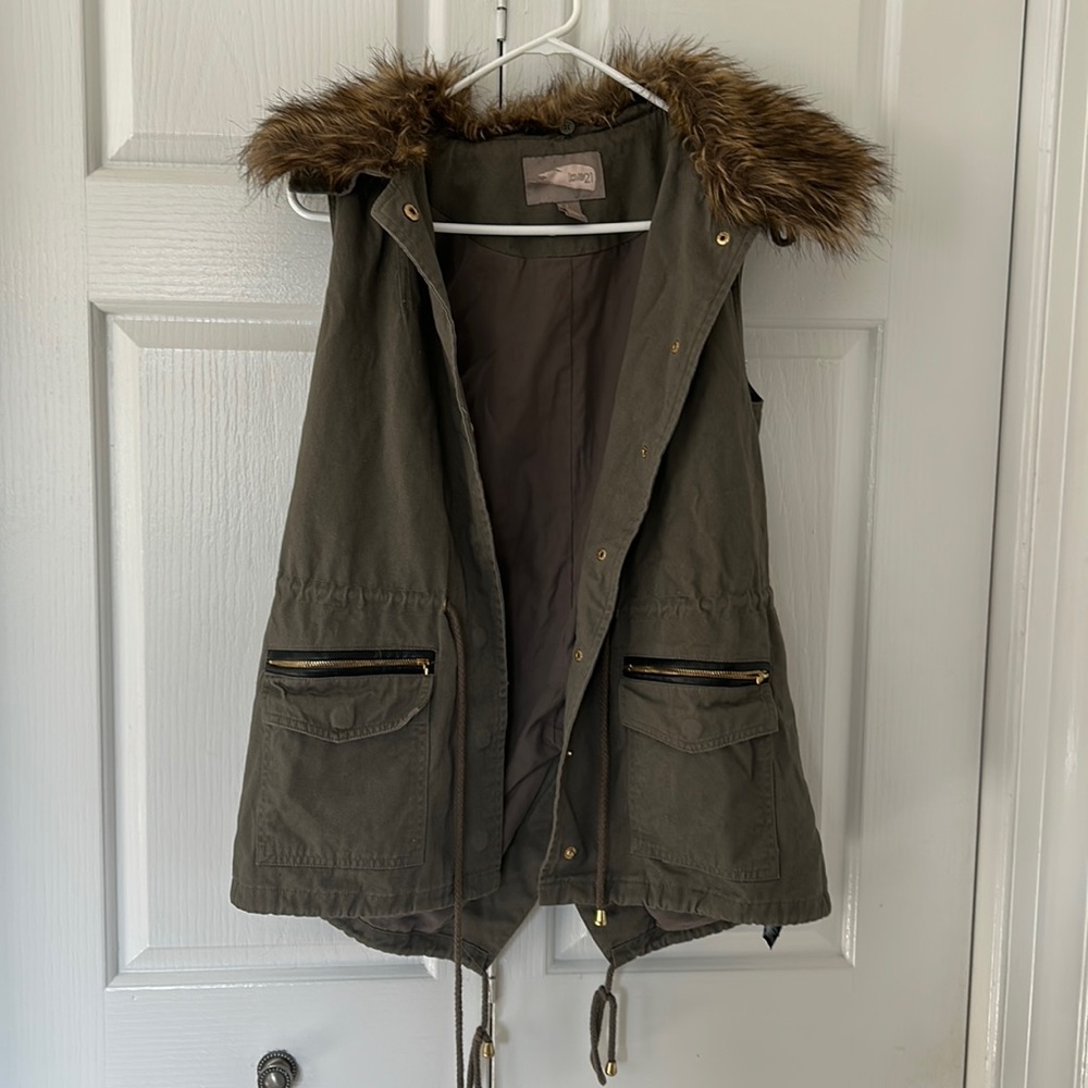 NAVY GREEN VEST WITH FAUX FUR COLLAR